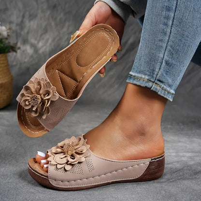 Women'S Floral Embellished Sandals - Comfortable Flat