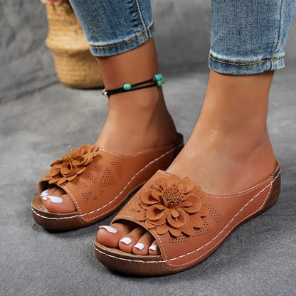 Women'S Floral Embellished Sandals - Comfortable Flat