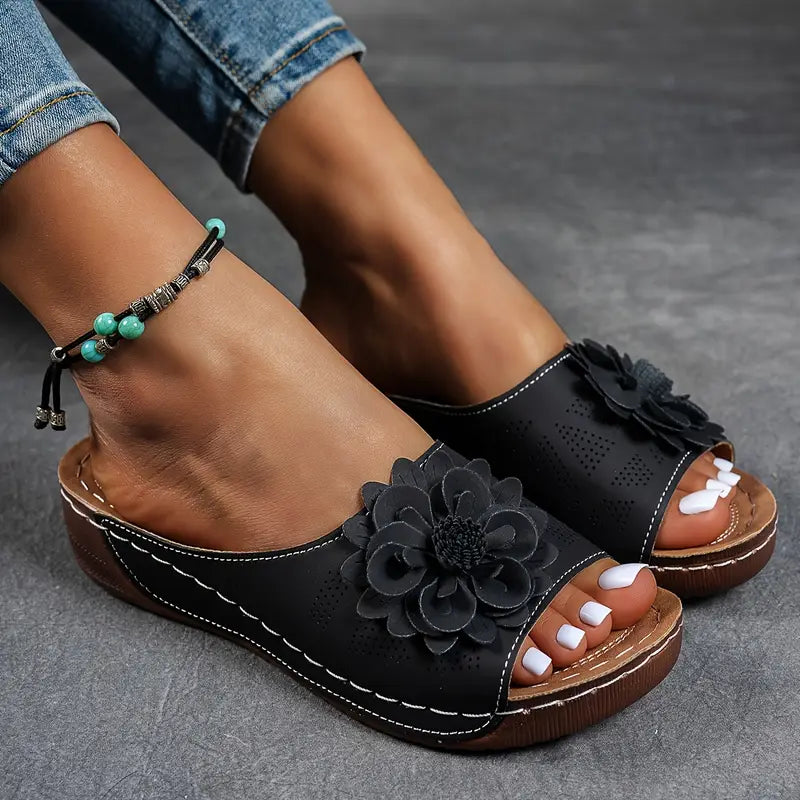 Women'S Floral Embellished Sandals - Comfortable Flat