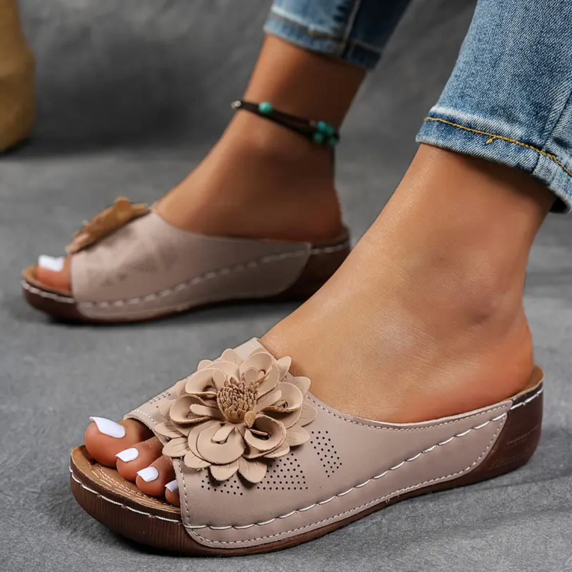 Women'S Floral Embellished Sandals - Comfortable Flat