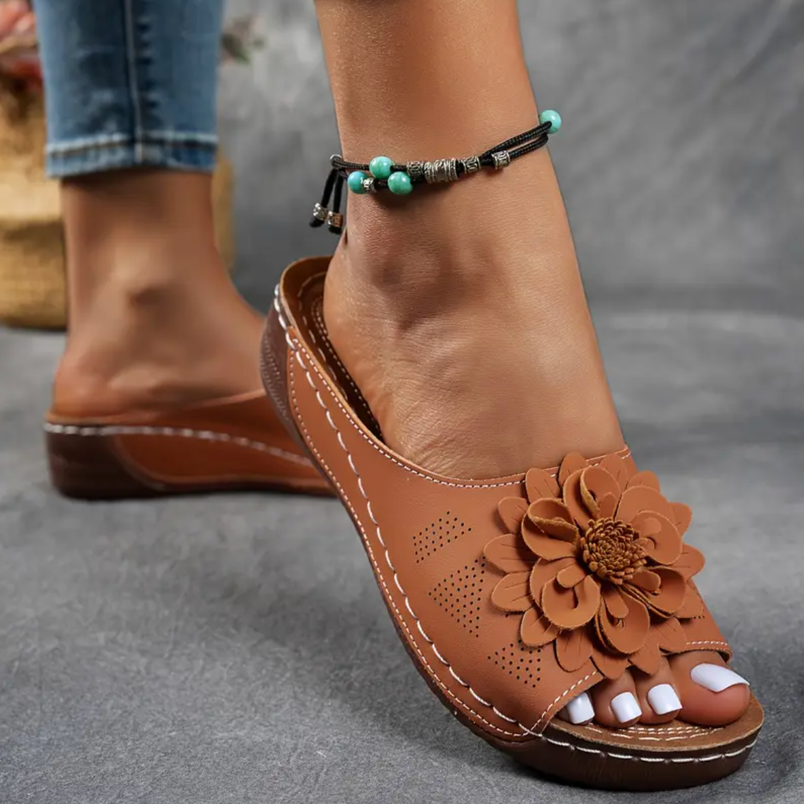 Women'S Floral Embellished Sandals - Comfortable Flat